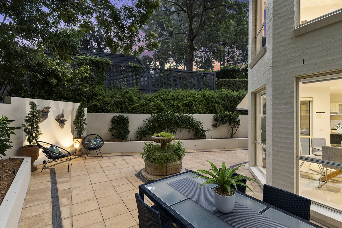 R2-3196118-Castle-Hill-12