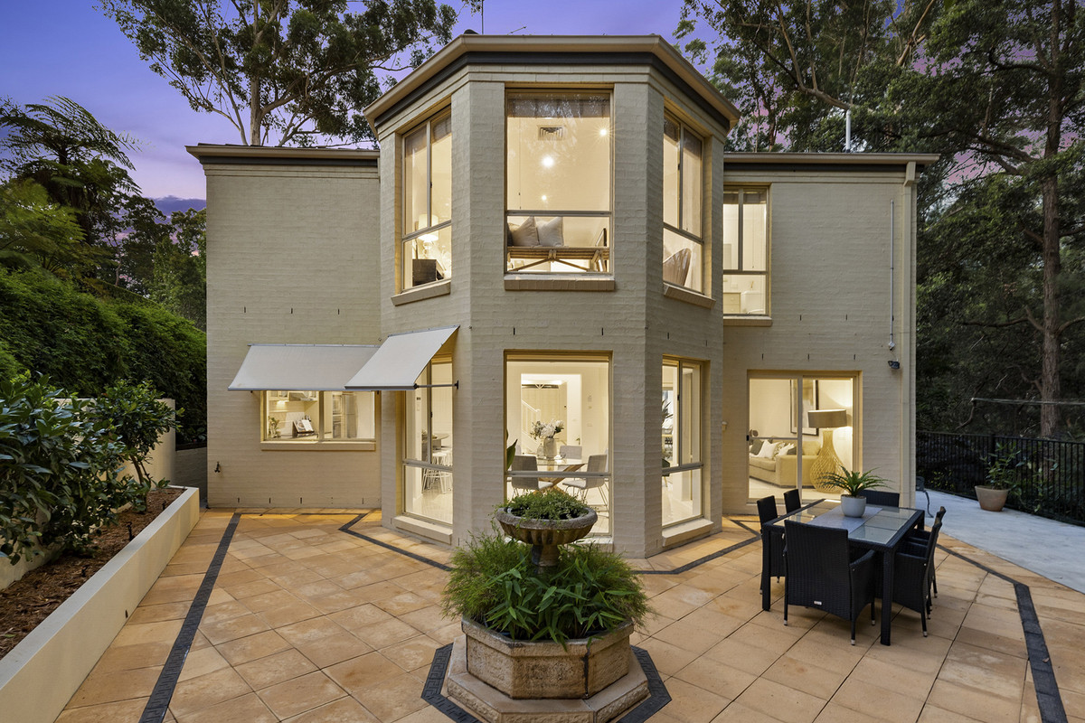 R2-3196118-Castle-Hill-13