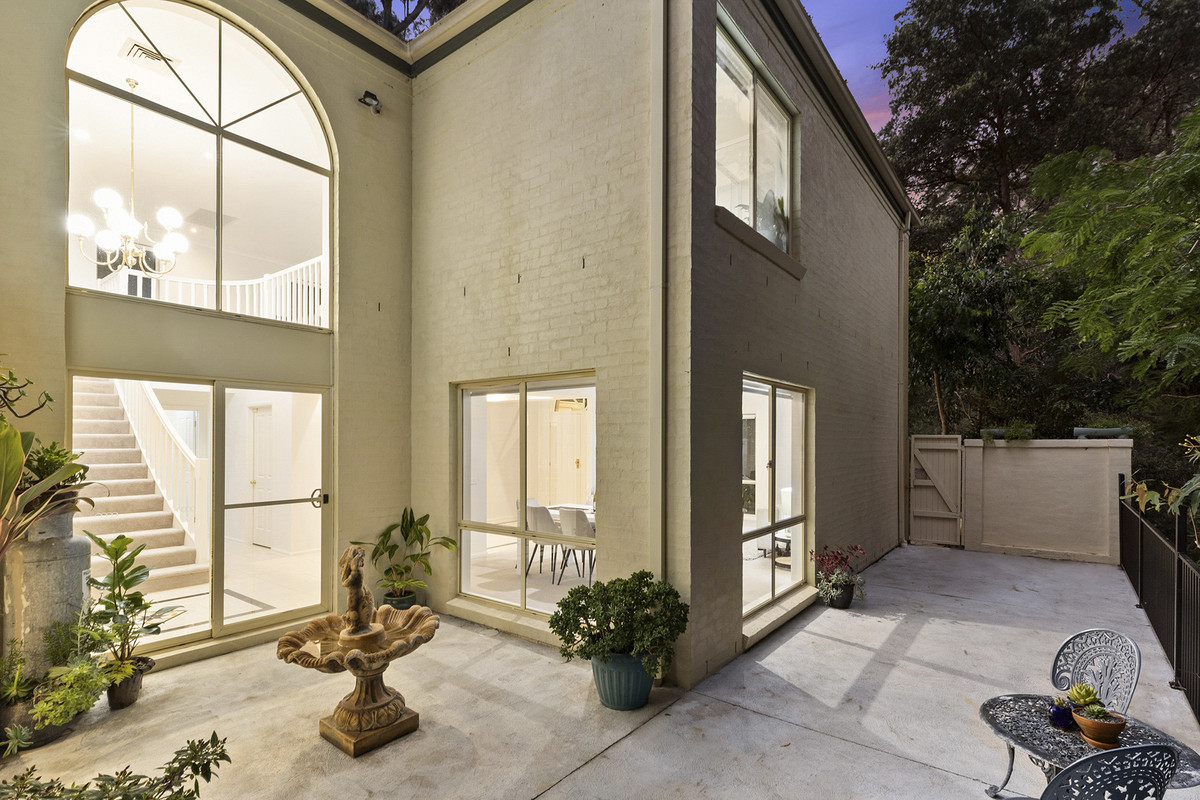 R2-3196118-Castle-Hill-14