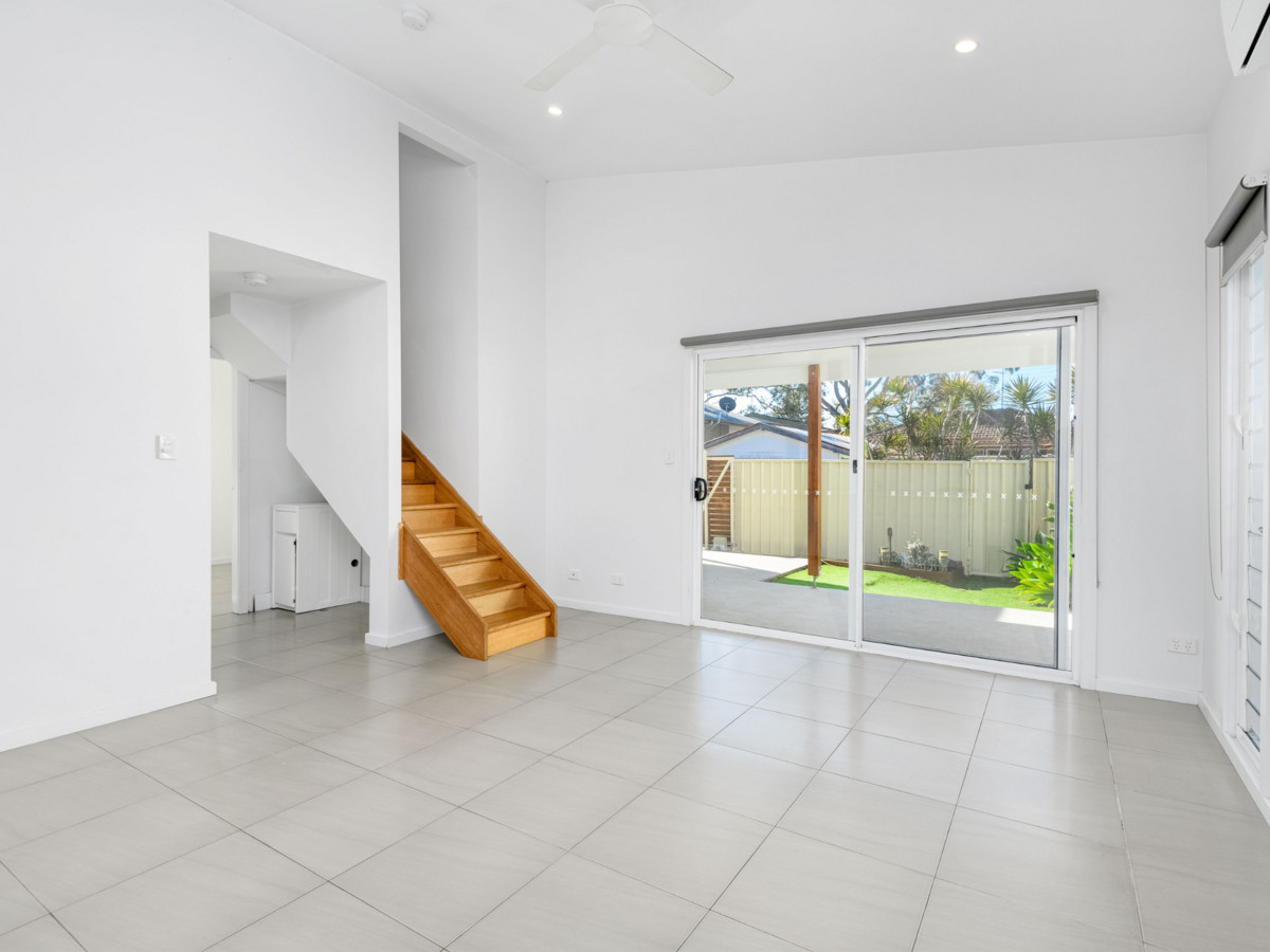 R2-4296269-Umina-Beach-1