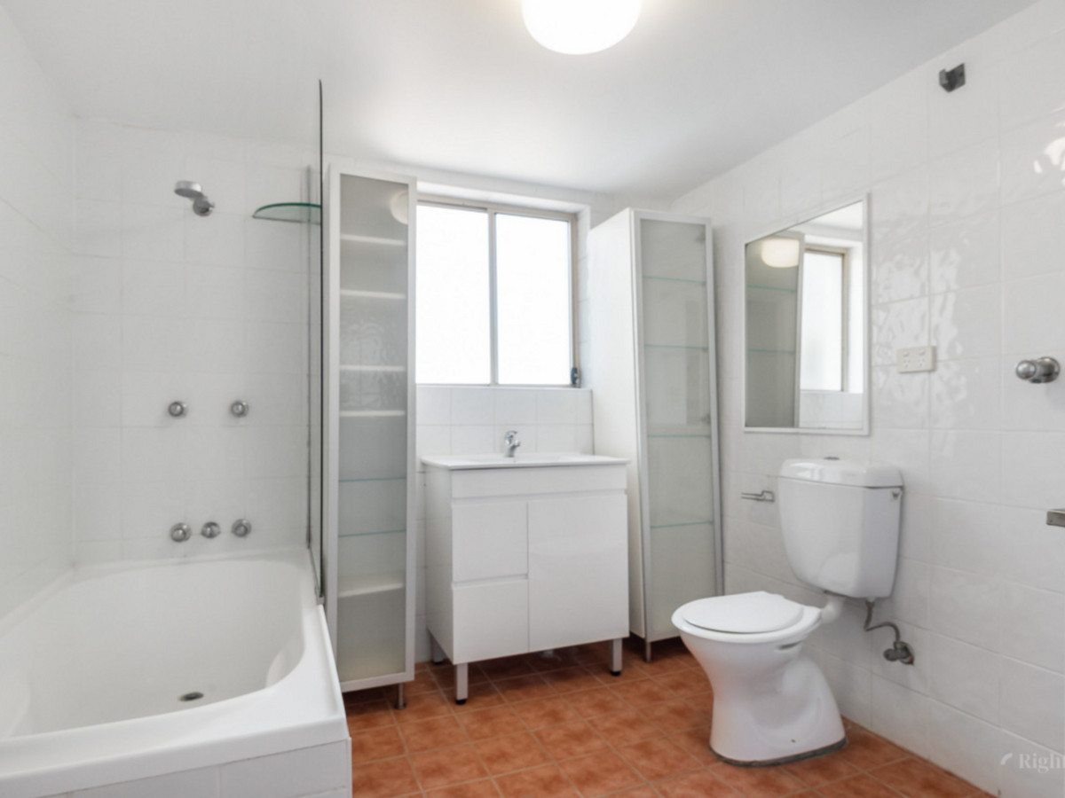 R2-4544829-Manly-4