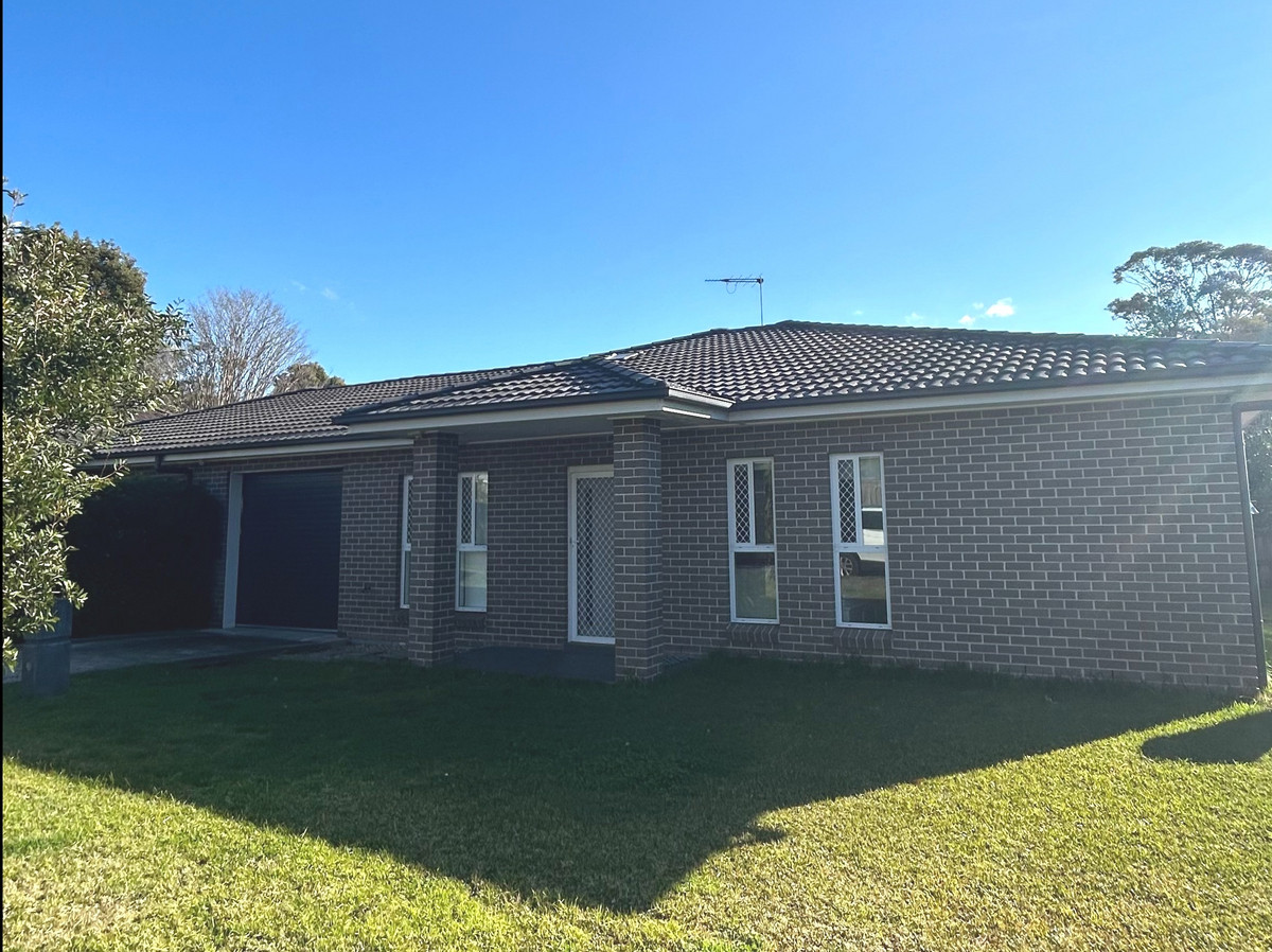 R2-4674363-Mount-Colah