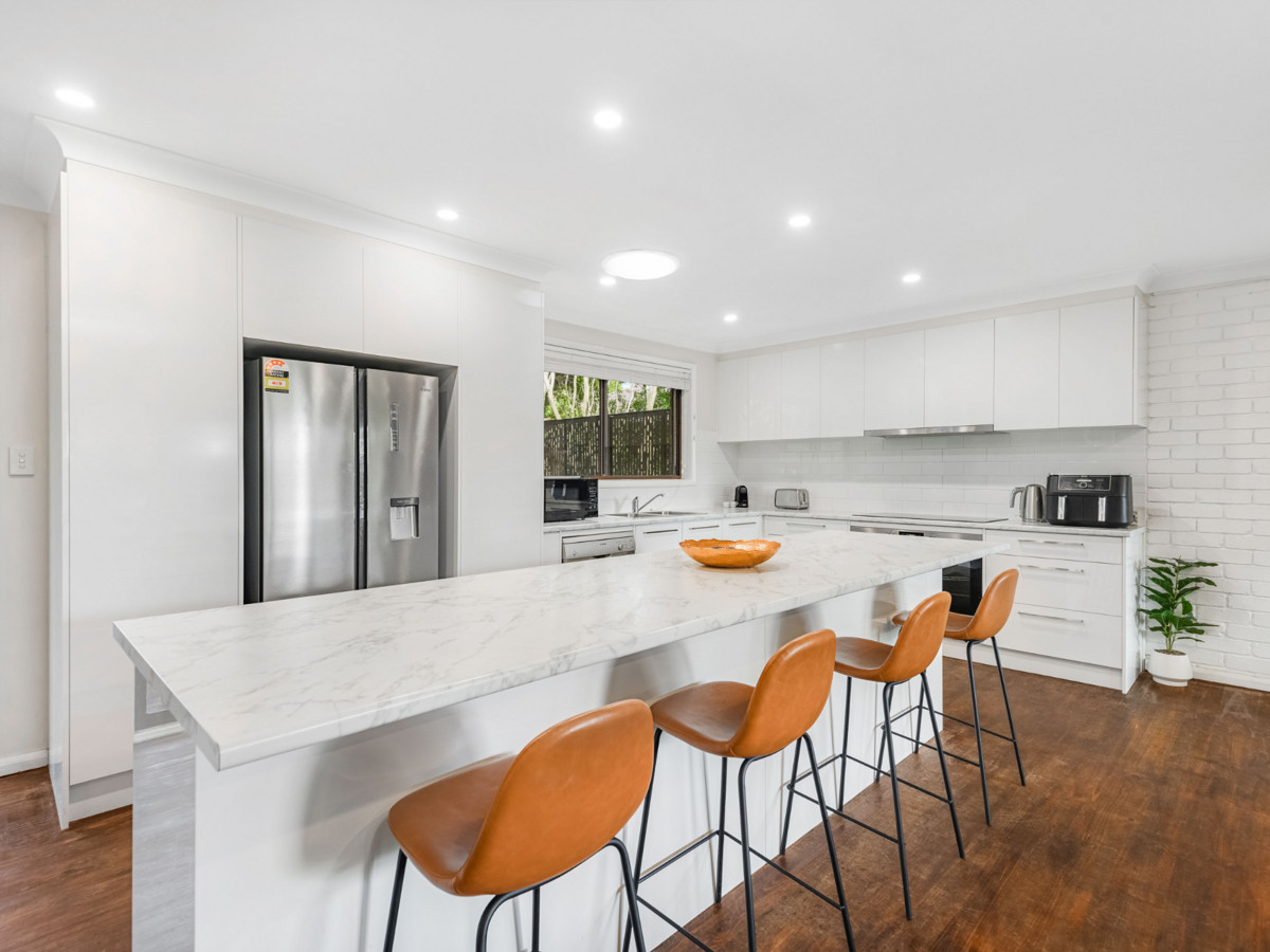 R2-4709720-Mount-Colah-2