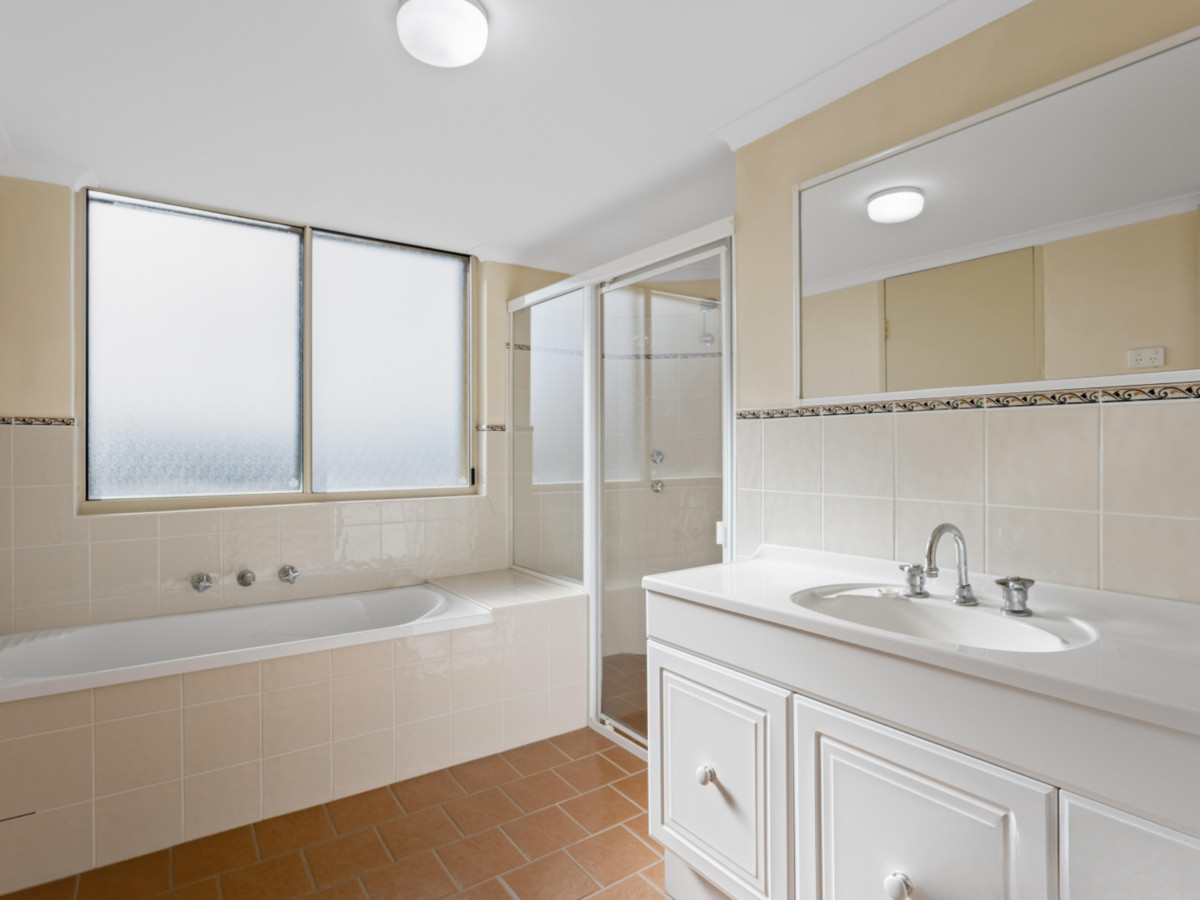 R2-4724461-Gosford-5