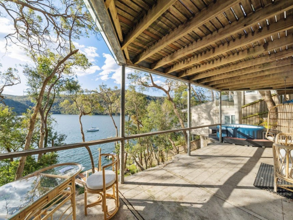 R2-4735685-Cottage-Point-1