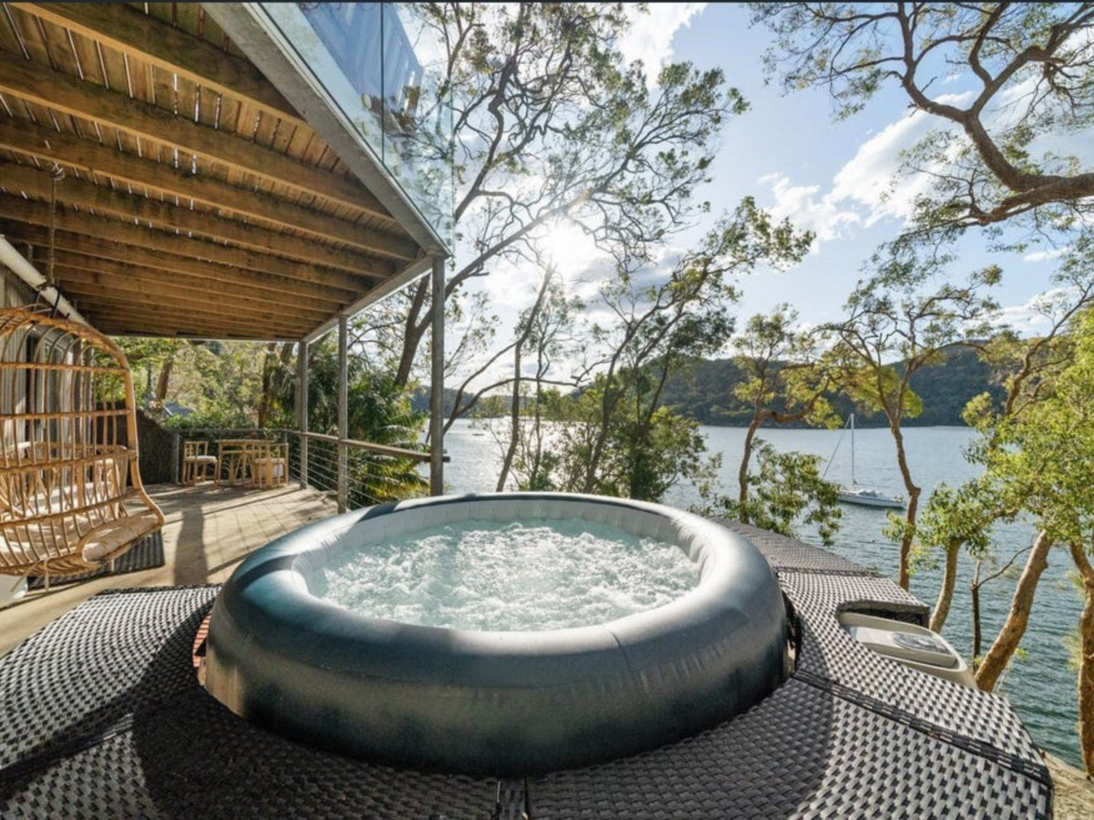 R2-4735685-Cottage-Point-12