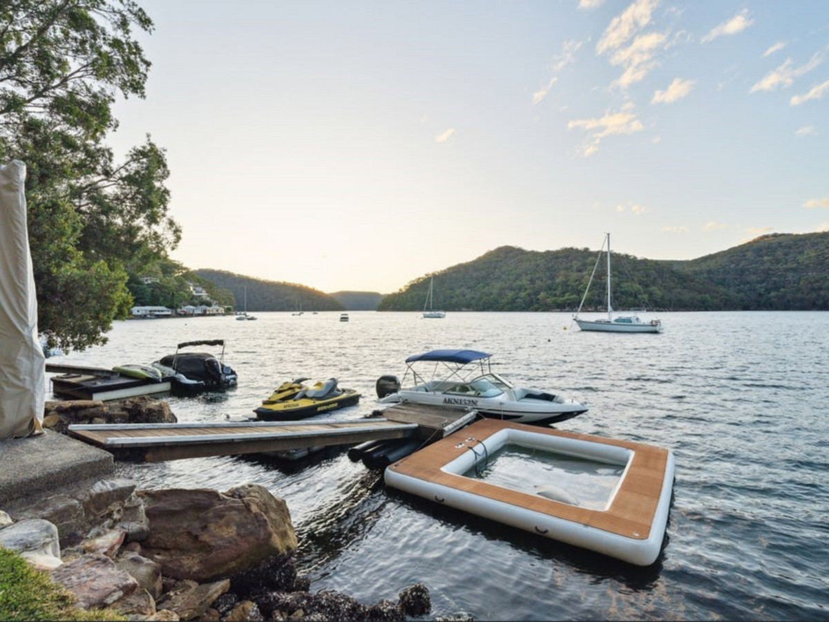 R2-4735685-Cottage-Point-13