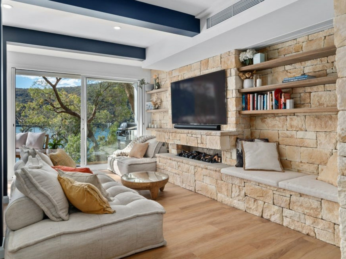 R2-4735685-Cottage-Point-2