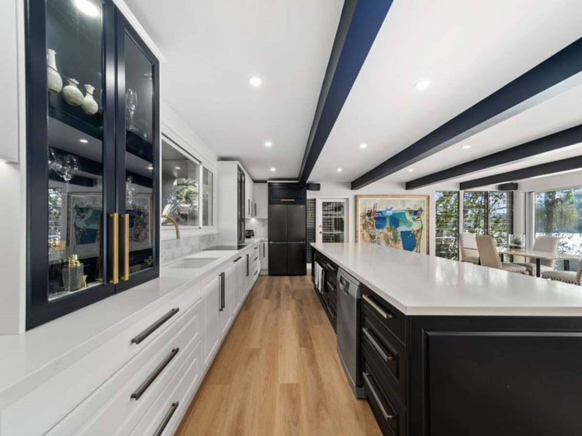 R2-4735685-Cottage-Point-3