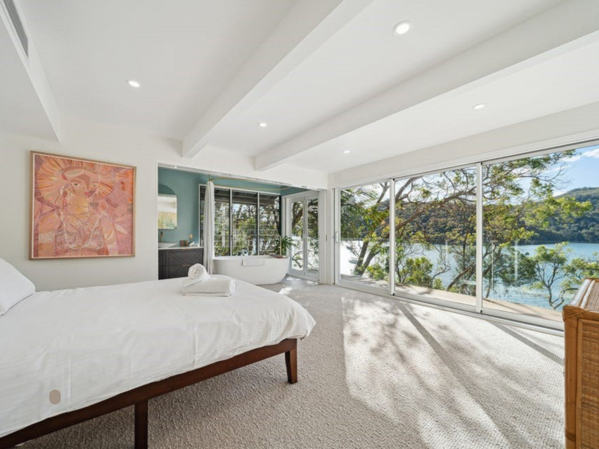 R2-4735685-Cottage-Point-5