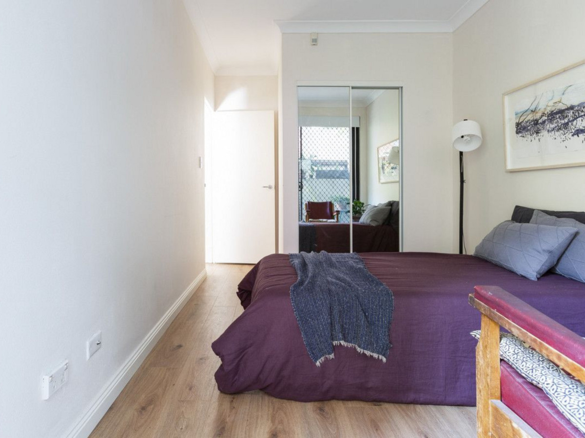 R2-4824234-Chippendale-8