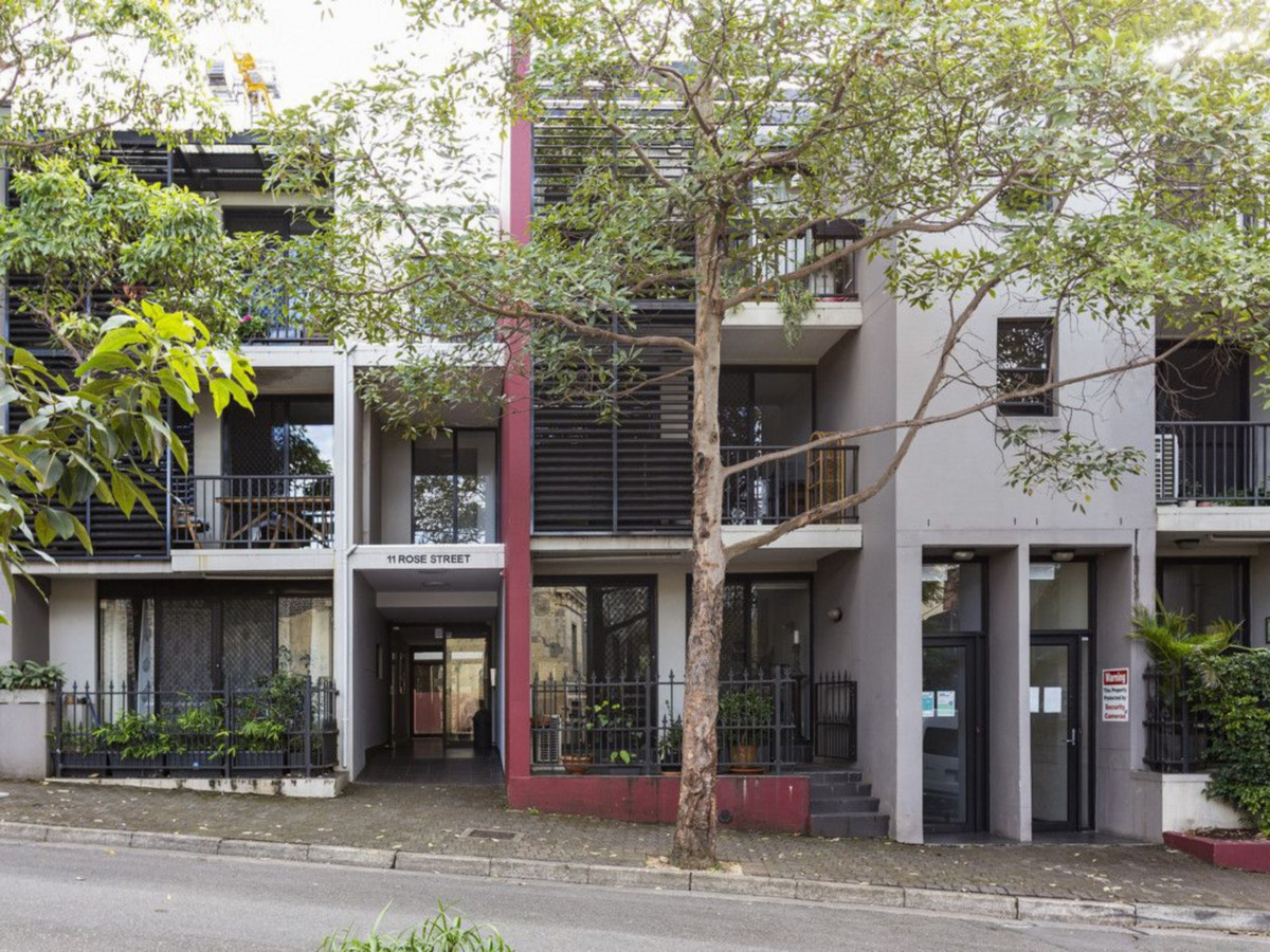 R2-4824234-Chippendale-9