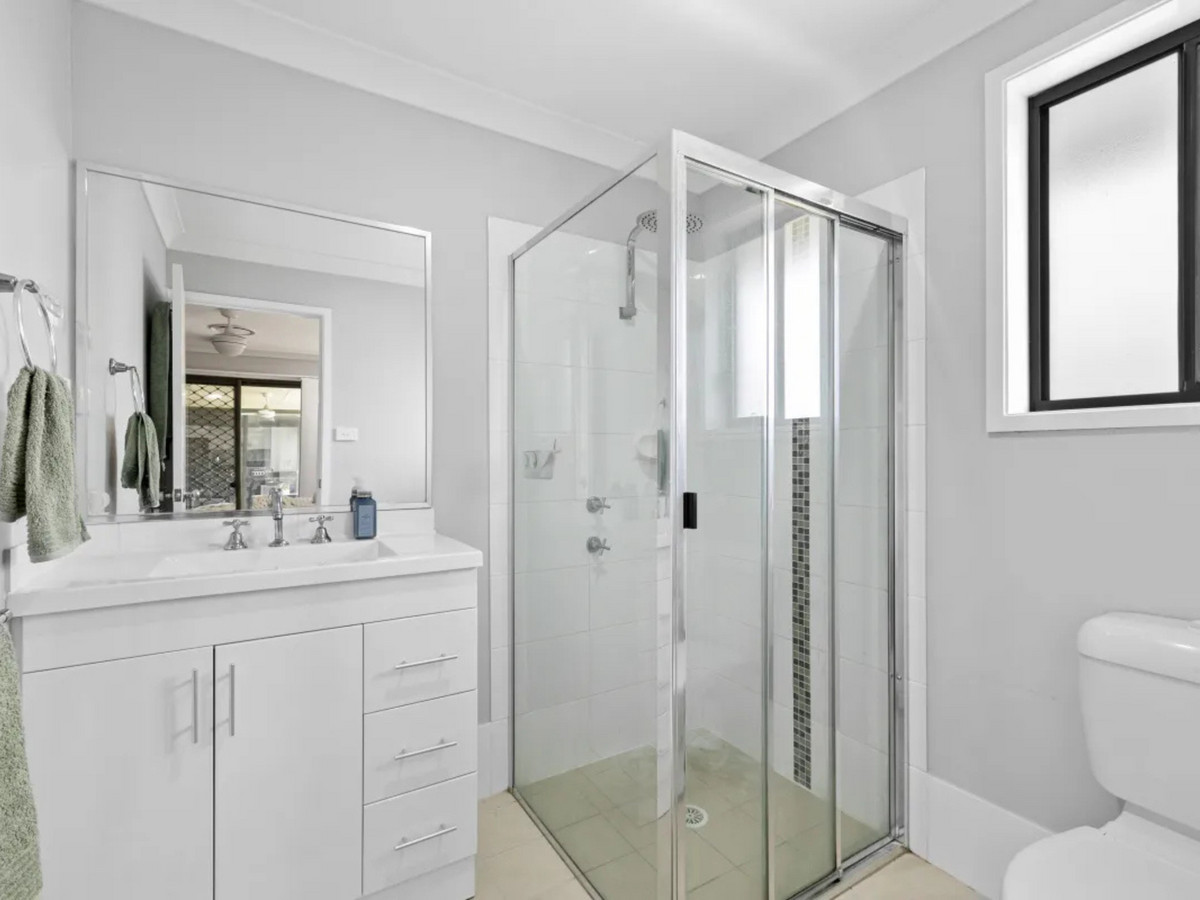 R2-4858898-Rutherford-11