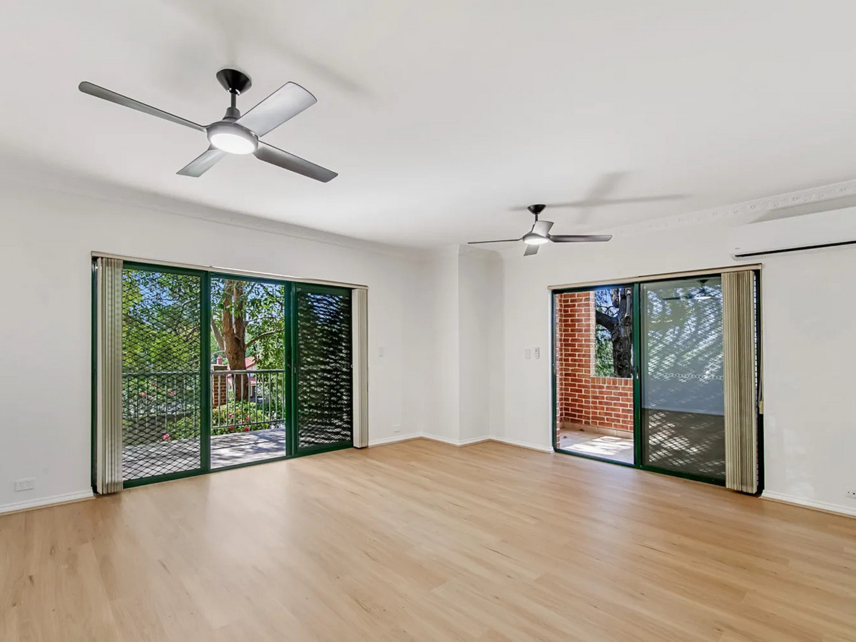 R2-4867523-Hornsby-1