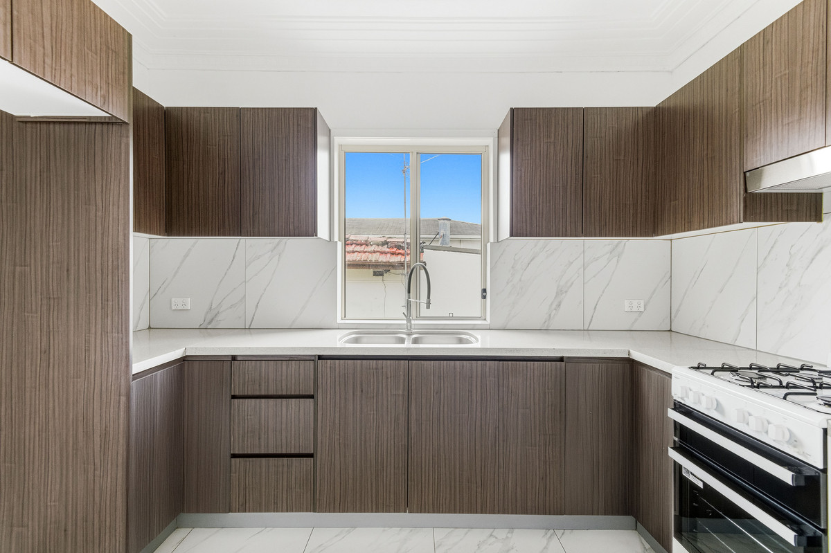 R2-4913208-Punchbowl-1