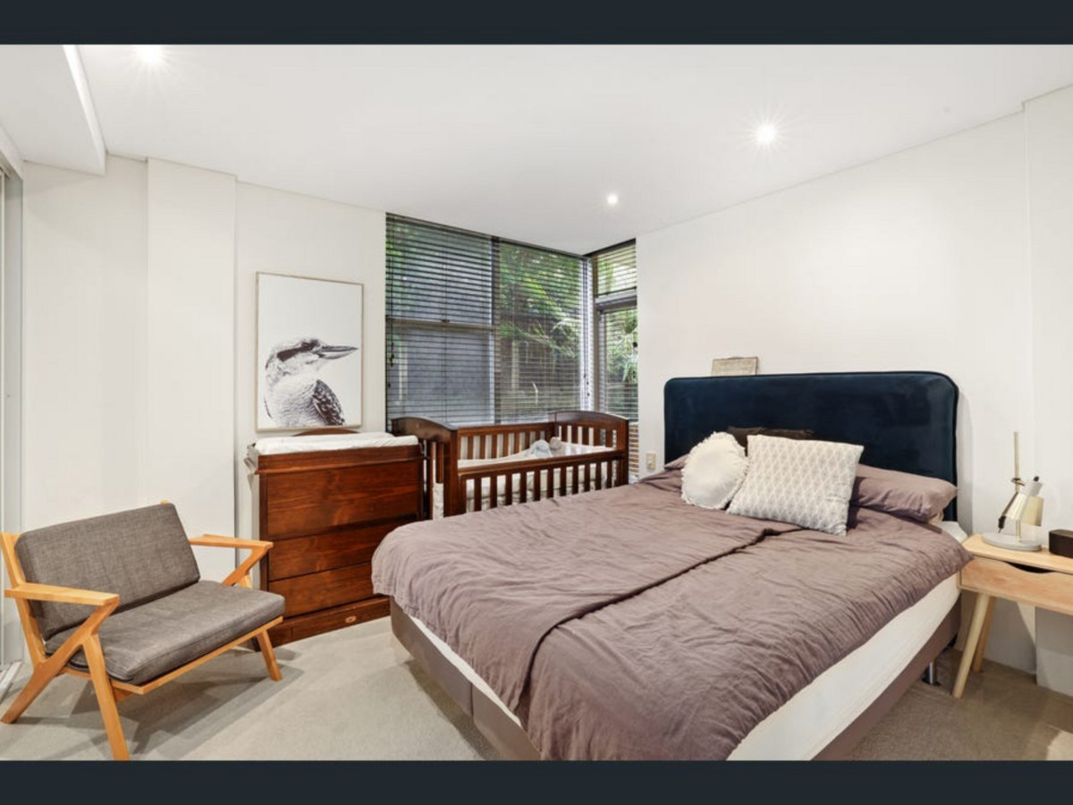 R2-4926893-Fairlight-3