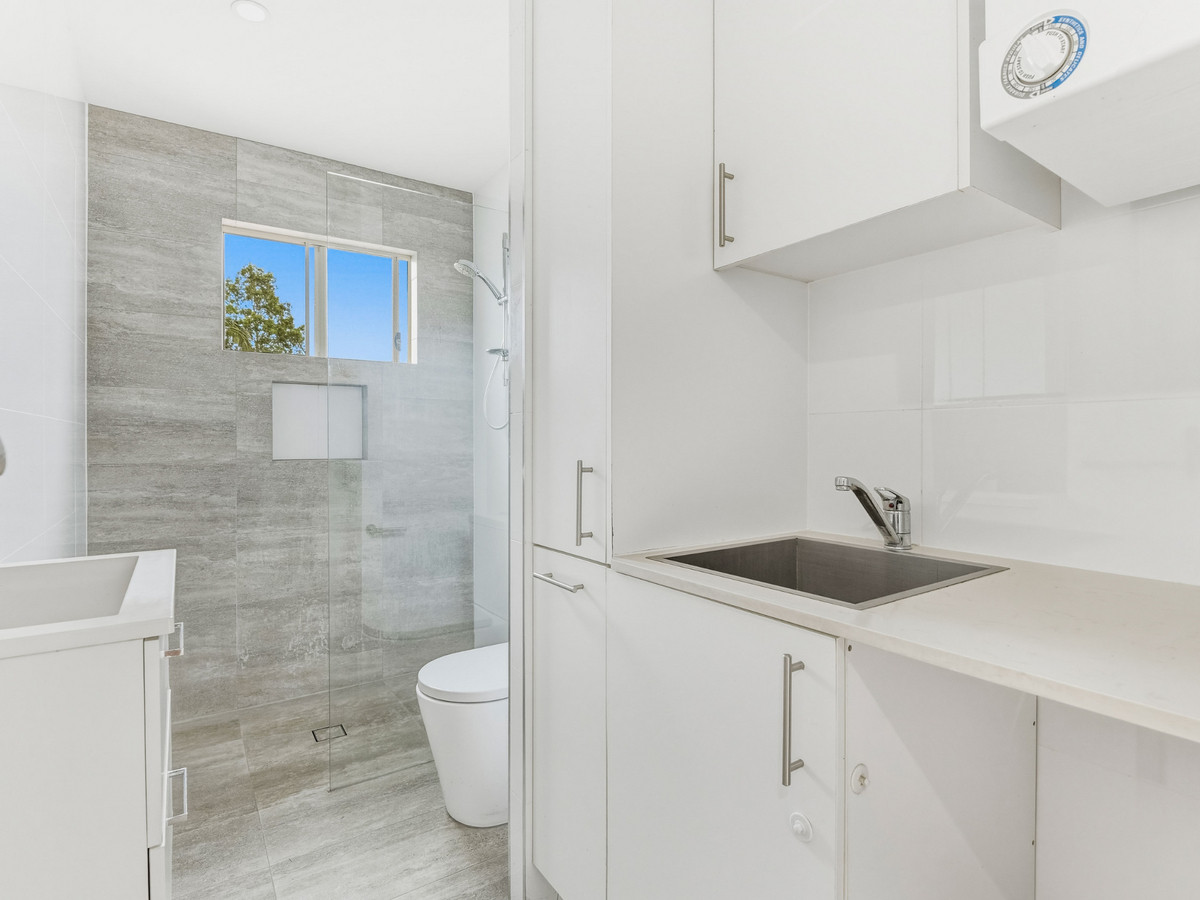 R2-4932326-Punchbowl-2