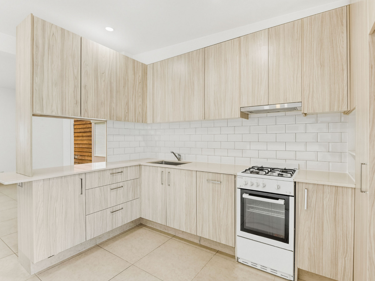 R2-4932326-Punchbowl-4