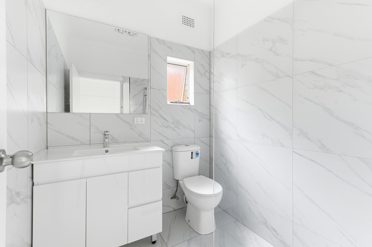 R2-4913208-Punchbowl-3