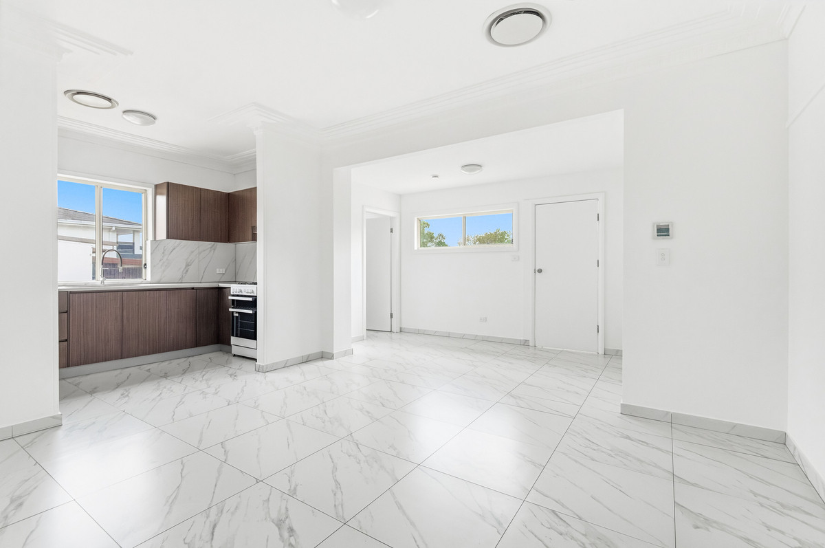 R2-4913208-Punchbowl