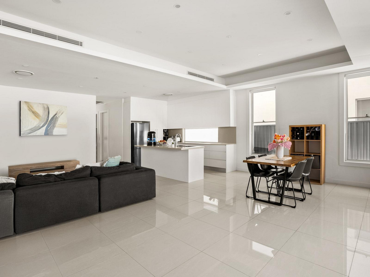 R2-4989999-Peakhurst-2