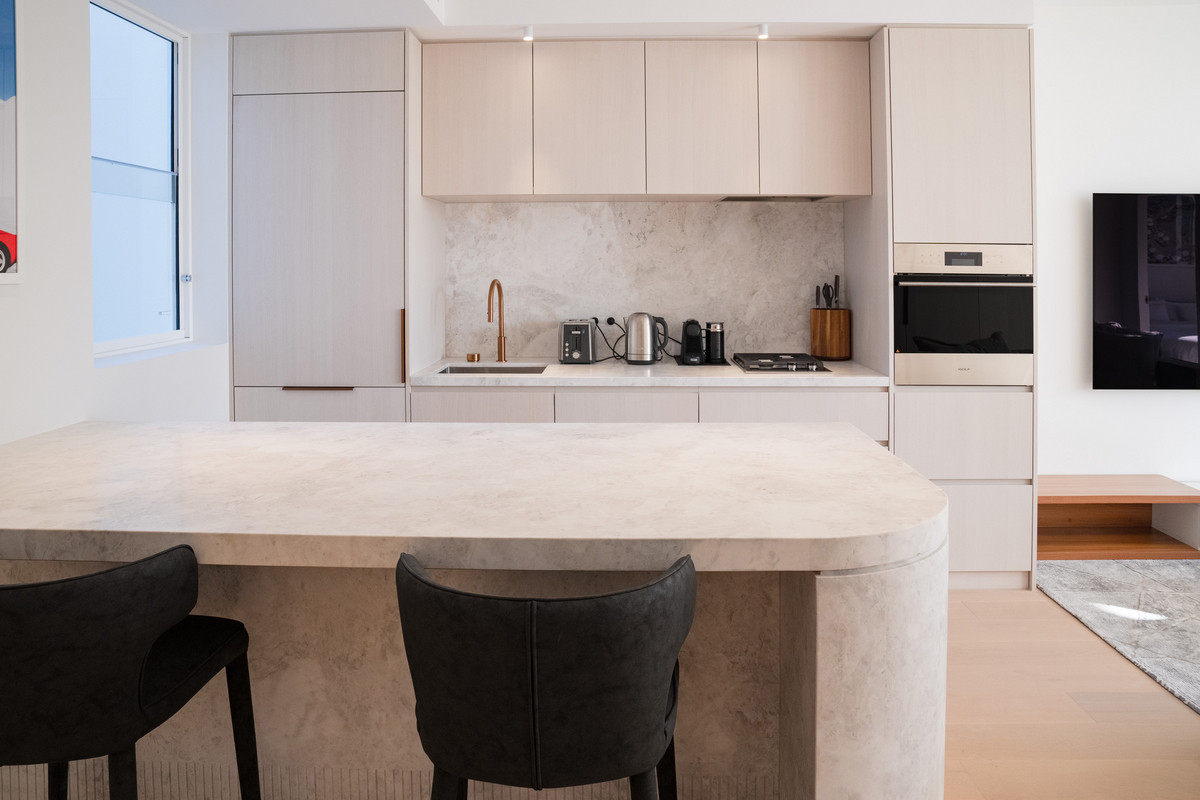R2-5101494-Tamarama-1