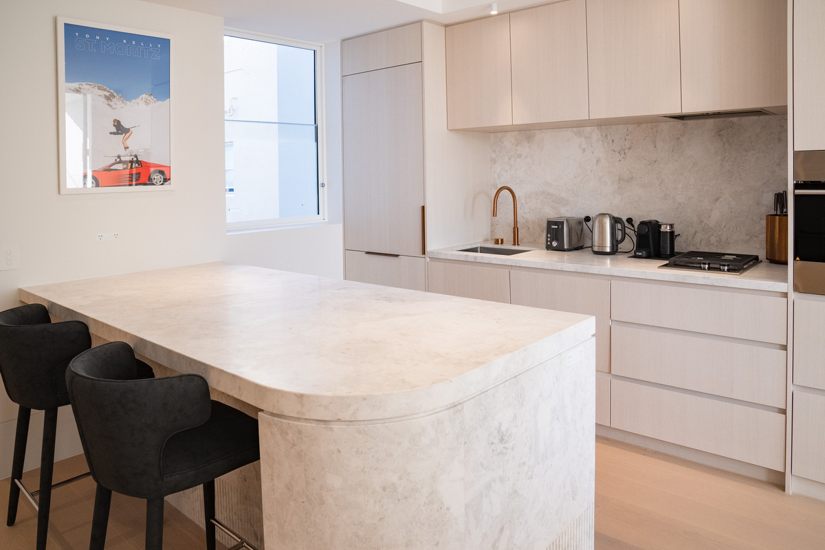 R2-5101494-Tamarama-2