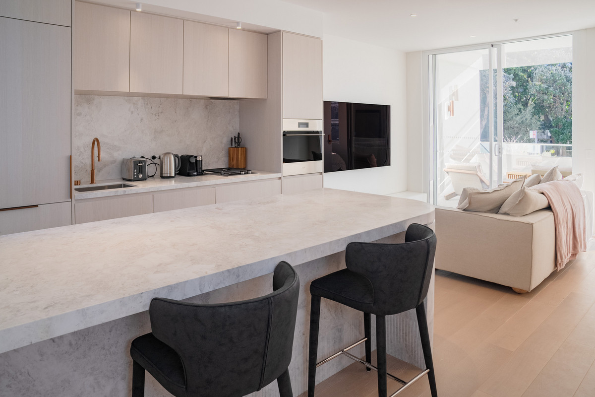 R2-5101494-Tamarama-3