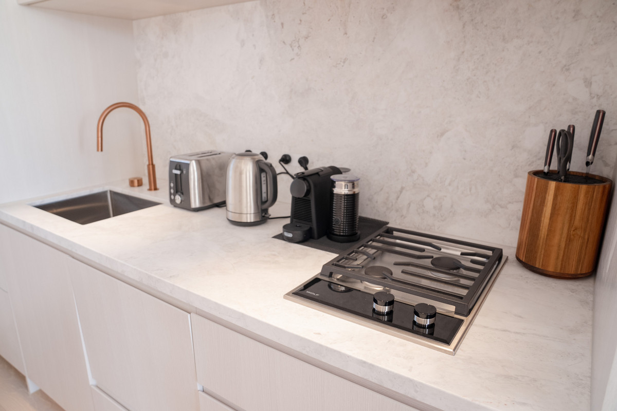 R2-5101494-Tamarama-6