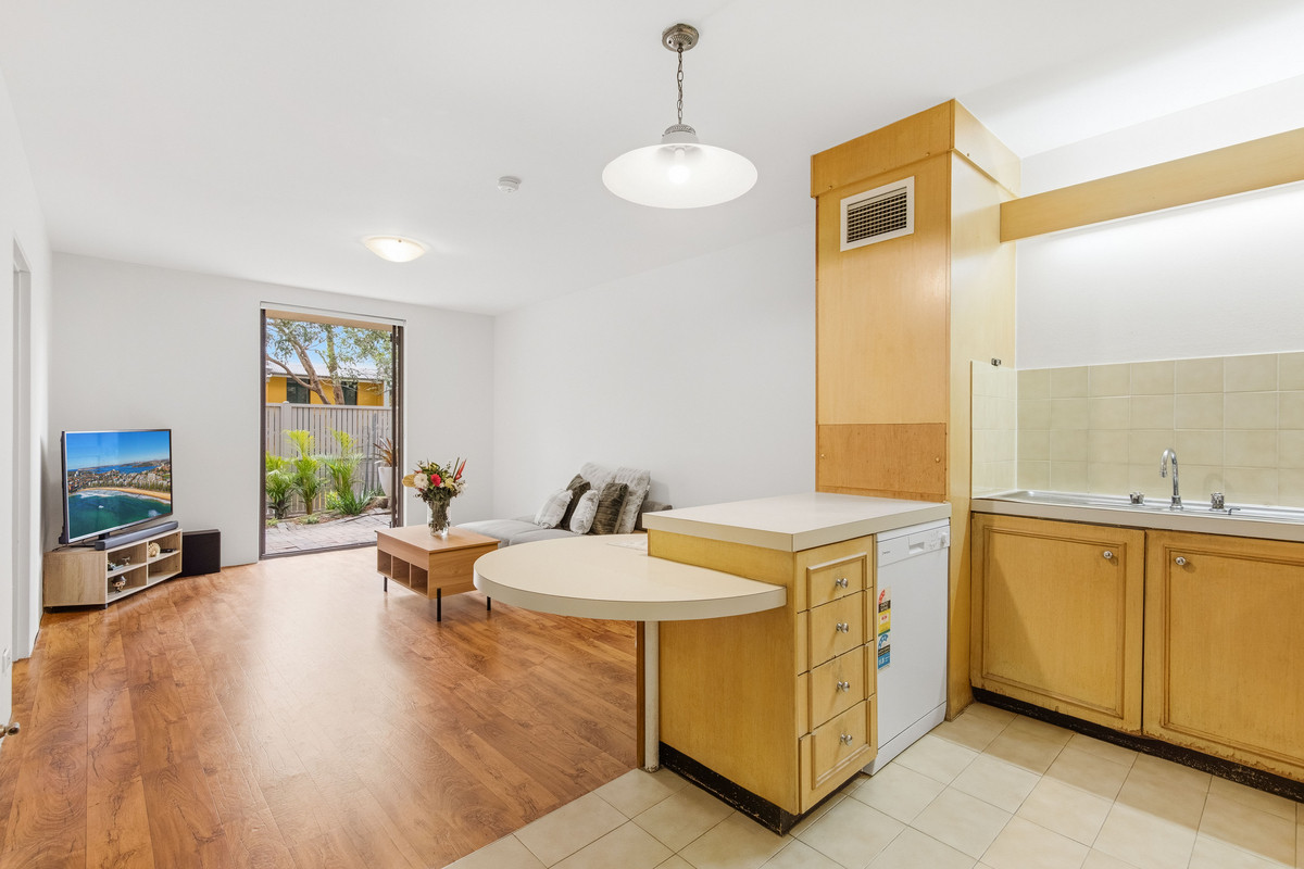 R2-5140896-Chippendale-1