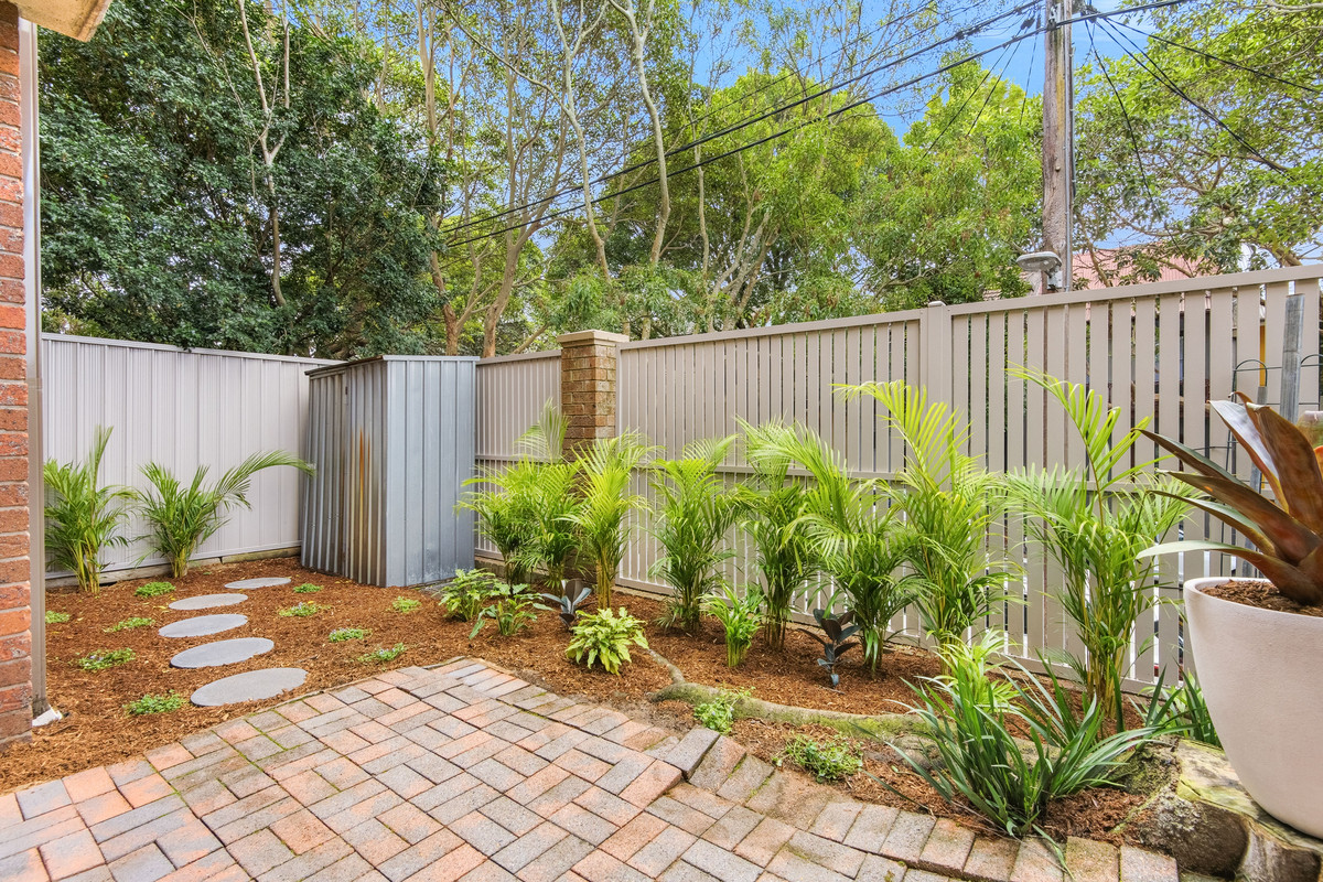 R2-5140896-Chippendale-5
