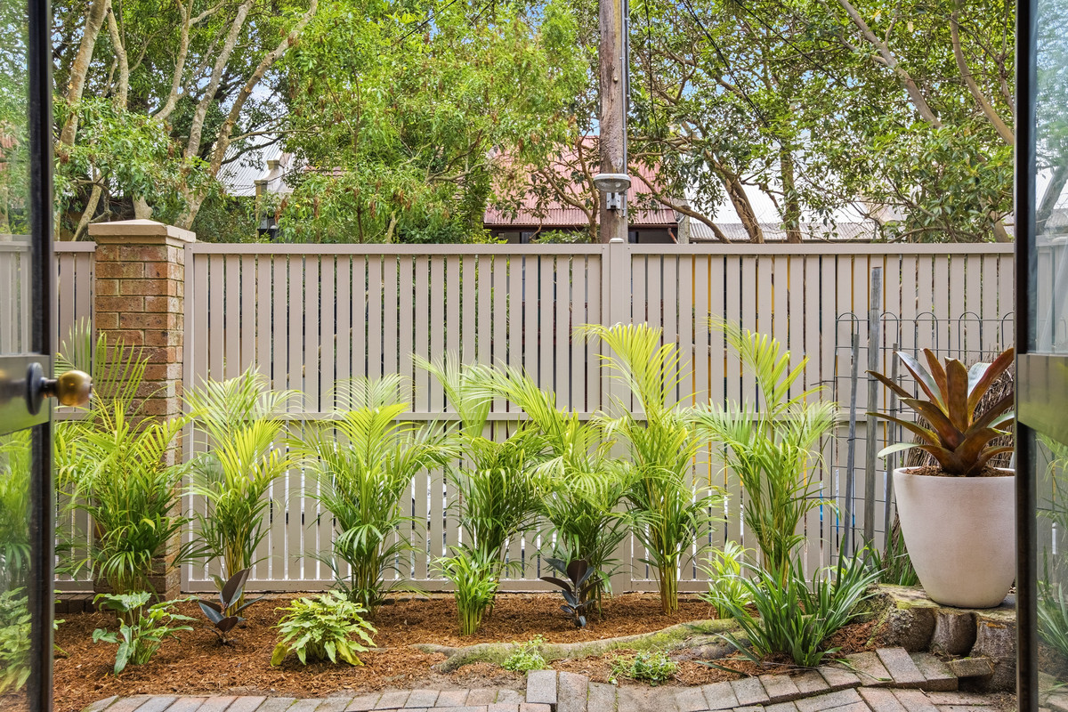 R2-5140896-Chippendale-6